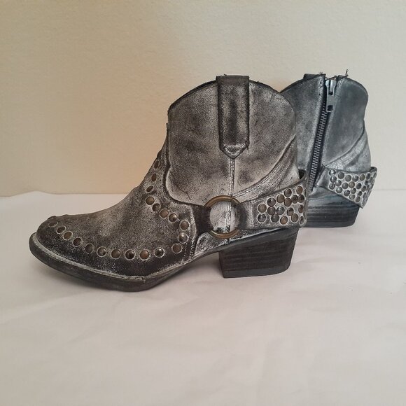 Circle G Leather Studded Western Booties - Picture 4 of 14